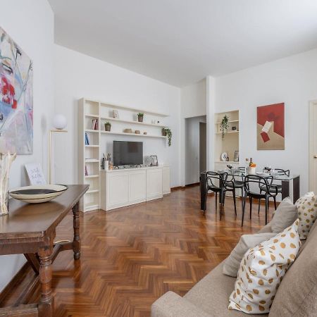 The Best Rent - Gorgeous Two-Bedroom Apartment In Porta Nuova District Μιλάνο Εξωτερικό φωτογραφία
